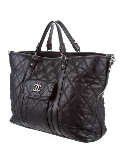 Chanel large zipped shopping bag